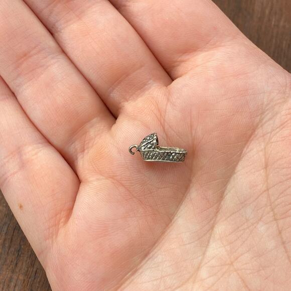Vintage 925 Sterling Silver Baby Wicker Bassinet Moses Pendant Bracelet Charm - Picture 4 of 6